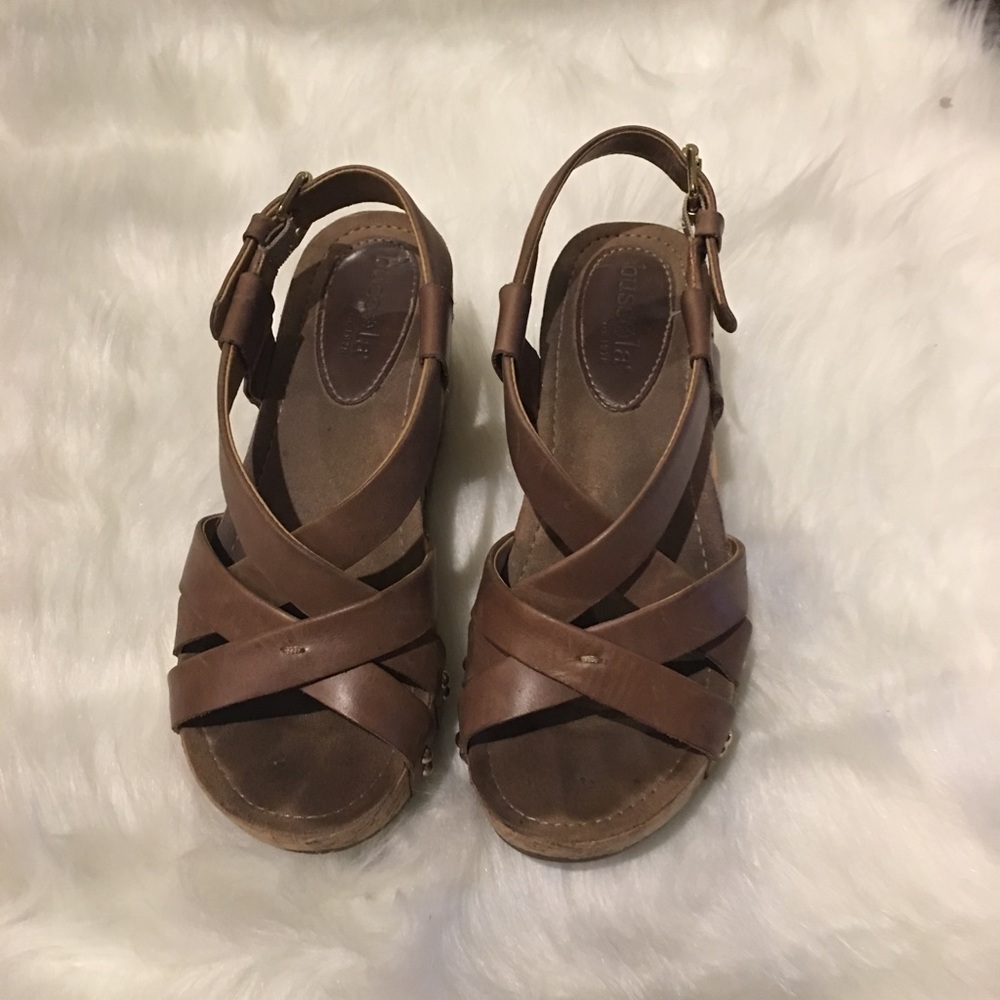 Bussola platform sandal size 6.5